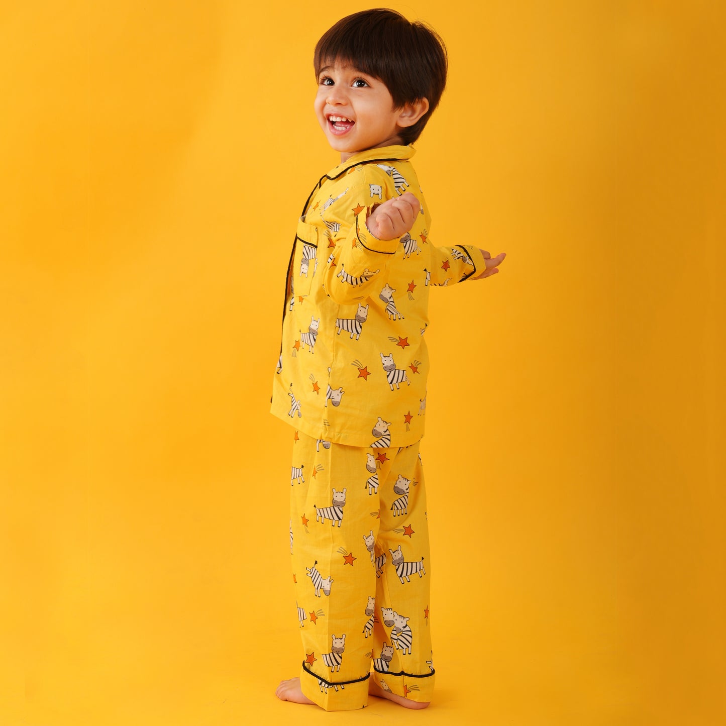 Yellow /Ziraffe Printed Full Sleeves Cotton kids Night Suit Set image 4