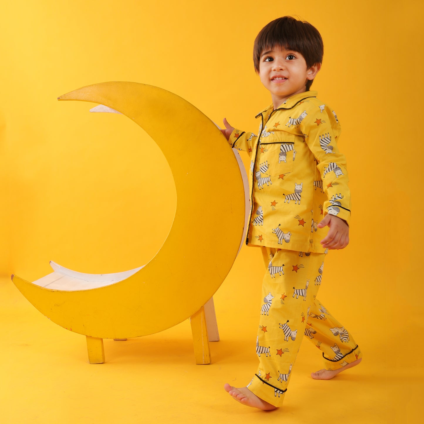 Yellow /Ziraffe Printed Full Sleeves Cotton kids Night Suit Set image 6